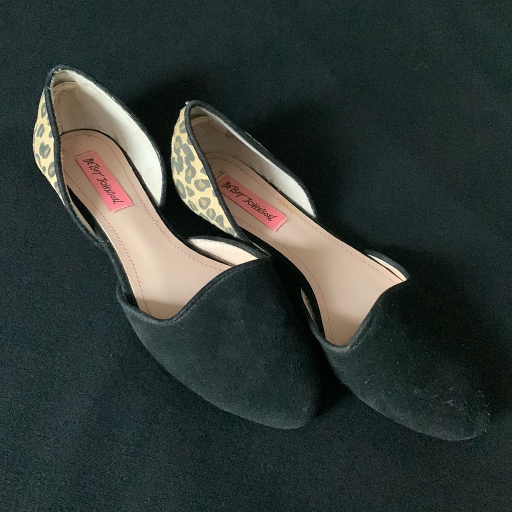 BETSEY JOHNSON Suede Leopard Cocoh Flats - Picture 3 of 8